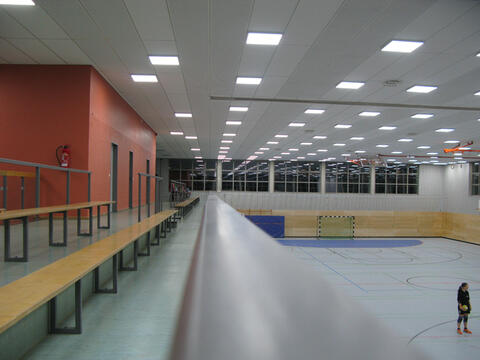 Die neue LED-Beleuchtung der Turnhalle in Weßling. © Alexander Horvath