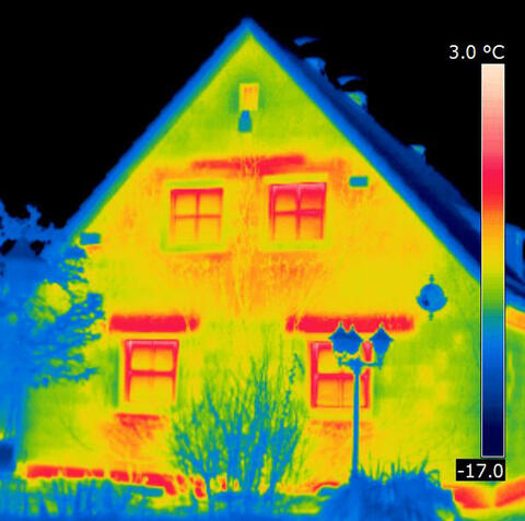 Thermographieaufnahme eines Wohnhauses. (Quelle: Energie-Atlas Bayern)