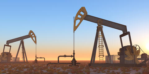 Ölpumpen bei Sonnenuntergang - Erdöl ist einer von mehreren Primärenergieträgern. (Bildquelle: Michael Rosskothen - Adobe Stock)