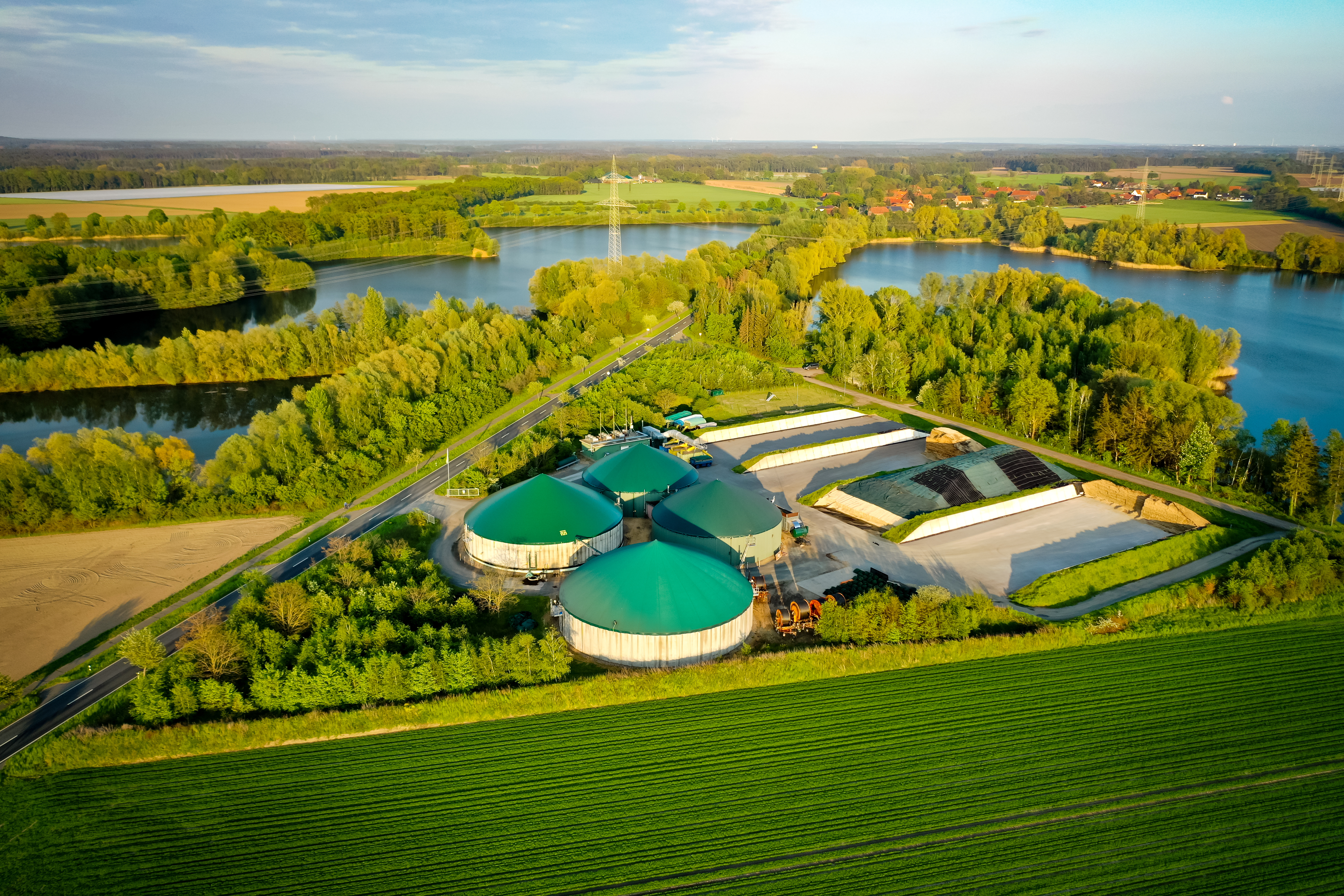 Biogasanlagen zur Energieerzeugung (Bildquelle: stock.adobe.com - imagecreator)