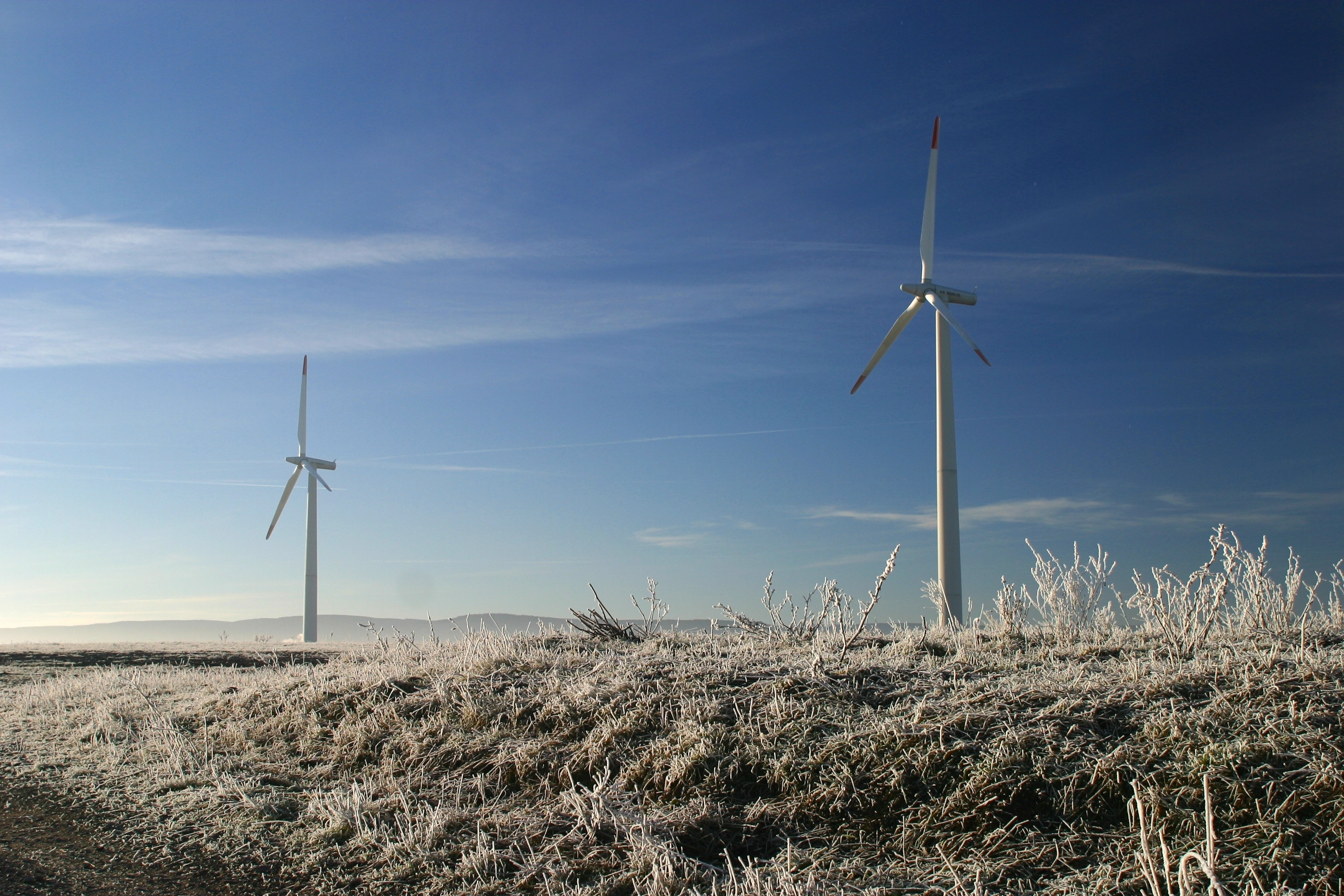 Windräder im Winter (Bildquelle: Sven Steinbruck / PantherMedia)