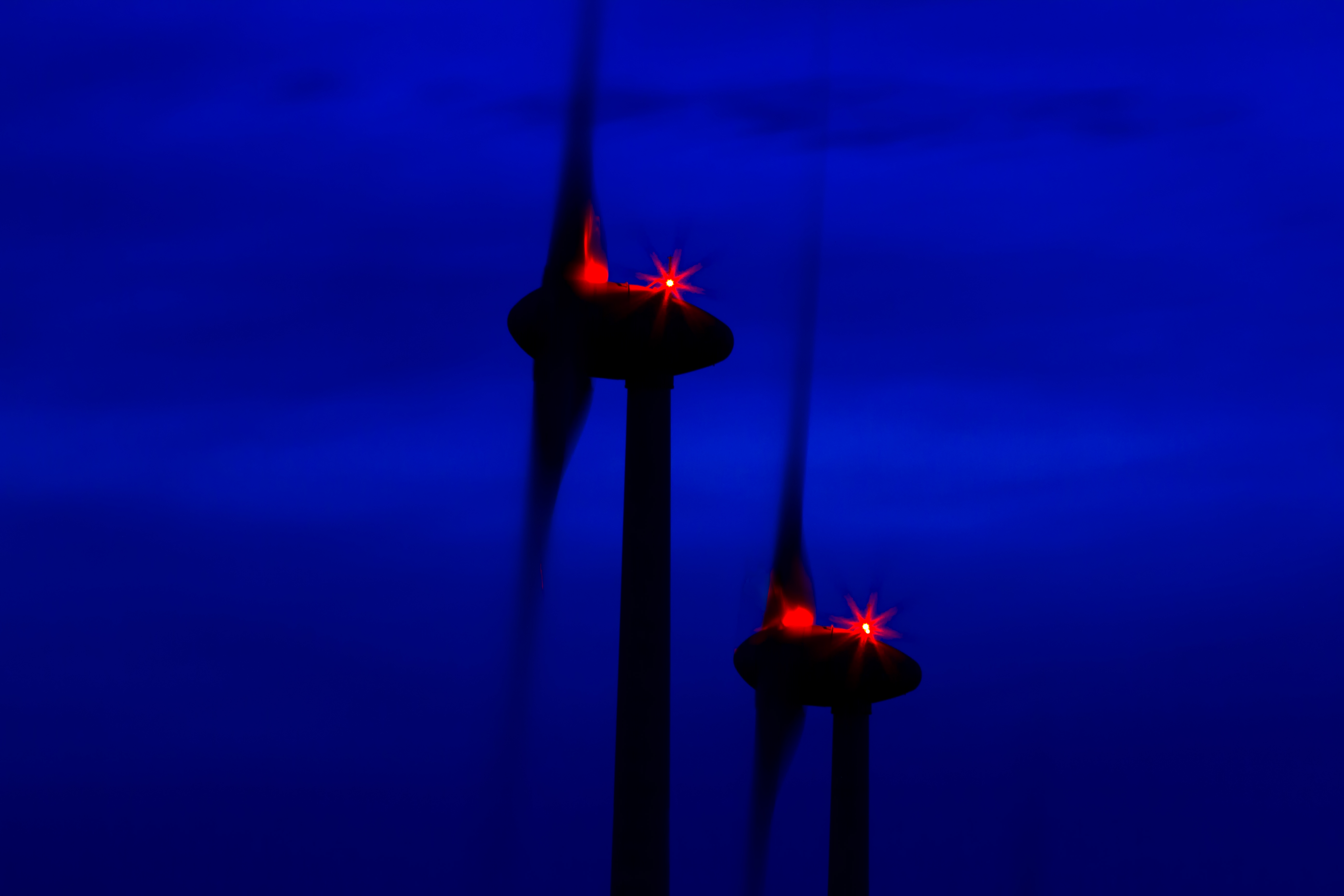 Windrad bei Nacht (Bildquelle: dkfotowelt / PantherMedia)