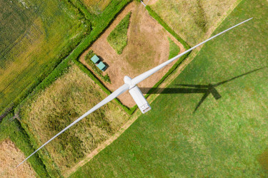 Schattenwurf einer Windenergieanlage © Adobestock_637792908
