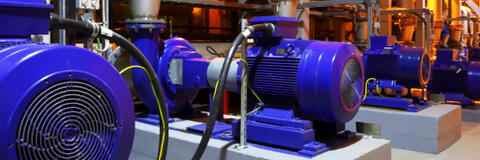 Pumpen in Produktionshalle (hramovnick - stock.adobe.com) Pumpen in Produktionshalle (hramovnick - stock.adobe.com)