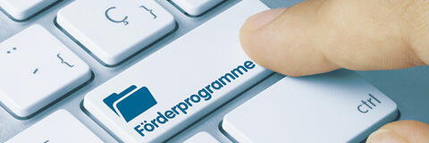 Tastatur mit einer Taste Förderprogramme (Quelle: momius - Fotolia.com) Tastatur mit einer Taste Förderprogramme (Quelle: momius - Fotolia.com)