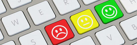 Verschiedene Smileys auf einer Tastatur. (Quelle: Robert Kneschke - Fotolia.com) Verschiedene Smileys auf einer Tastatur. (Quelle: Robert Kneschke - Fotolia.com)
