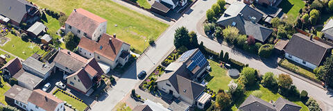 Luftbildaufnahme einer Wohnsiedlung.  (Quelle: Christian Schwier - Fotolia.com)
