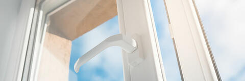 Offenes Fenster (Quelle: tarasov_ vl - Fotolia.com) Richtig lüften spart Energie (Quelle: tarasov_ vl - Fotolia.com)
