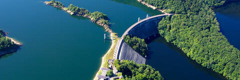 Luftbild einer Stauanlage. (Quelle: corky46 - Fotolia.com) Luftbild einer Stauanlage. (Quelle: corky46 - Fotolia.com)