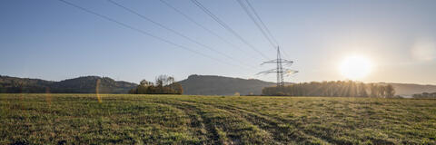 Freileitung am Horizont (Quelle: StMWi) Freileitung am Horizont (Quelle: StMWi)