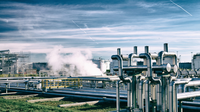 Rohrleitungen einer Industrieanlage (Bildquelle: Fotolia) Rohrleitungen einer Industrieanlage