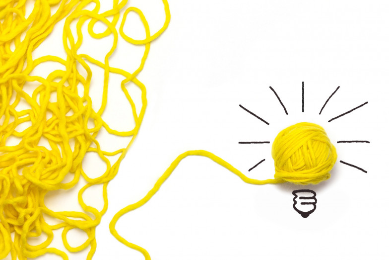 Fadenknäuel mit Lampe (Bildquelle: stockpics - Fotolia.com) Fadenknäuel mit Lampe