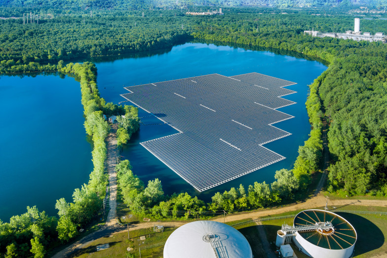 Schwimmende Photovoltaik-Anlage (Bildquelle: ungvar – stock.adobe.com) Schwimmende Photovoltaik-Anlage (Bildquelle: ungvar – stock.adobe.com)