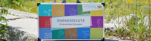 Energiekiste auf Mauer (Bildquelle: Kemp da Silva, LfU)