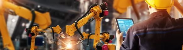 Automatisiertes Schweißen in einer Produktionshalle ( ipopba - stock.adobe.com) Automatisiertes Schweißen in einer Produktionshalle ( ipopba - stock.adobe.com)