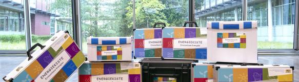 Die Energiskisten des LfU beinhalten interessante Themen rund um Energie. (Quelle: fotopuchner.com) Die Energiskisten des LfU beinhalten interessante Themen rund um Energie. (Quelle: fotopuchner.com)