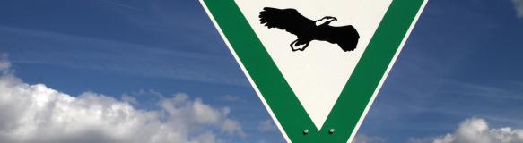 Schild Naturschutzgebiet mit Adler