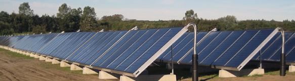 Eine Freiflächensolarthermie-Anlage. (Quelle: sefu74 - Fotolia.com) Eine Freiflächensolarthermie-Anlage. (Quelle: sefu74 - Fotolia.com)