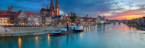 Flussseitige Ansicht der Stadt Regensburg (Bildquelle: rudi1976 – stock.adobe.com)