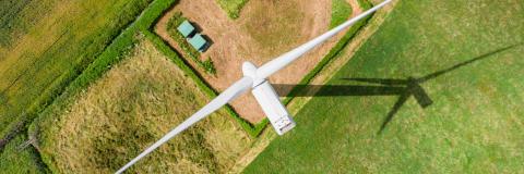 Schattenwurf einer Windenergieanlage © Adobestock_637792908 Schattenwurf einer Windenergieanlage © Adobestock_637792908