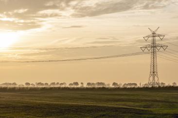 Freileitung am abendlichen Horizont (Quelle: StMWi)