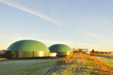 Biogasanlagen (Bildquelle: Karin Jähne - Fotolia.com)
