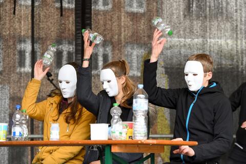 Kurztheater - Plastikmüll - des Friedrich-Koenig-Gymnasiums (Quelle: Tobias Hase)