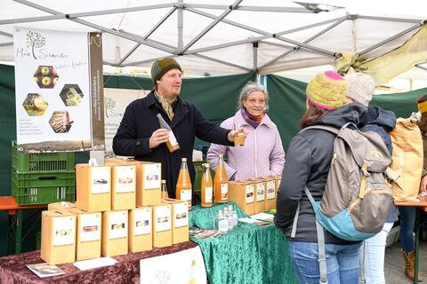 Streuobst- und Bienenprodukte aus der Region - probieren Sie mal! Säfte von Mainschmecker (Quelle: Tobias Hase)