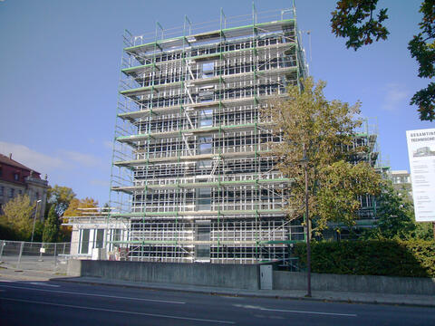 Das Technische Ämtergebäude während der Bauphase. (Quelle: Energie-Atlas Bayern)