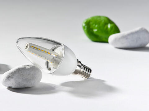 LED-Beleuchtung gibt es auch mit E14 Sockel (Quelle: cm photodesign).