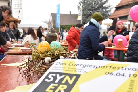 Das Synergie-Festival in Illertissen verbreitet Osterstimmung. (Quelle: LfU)
