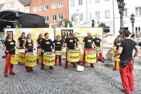 Die Trommelband Pica Pau mit brasilianischen Rhythmen. (Quelle: LfU)