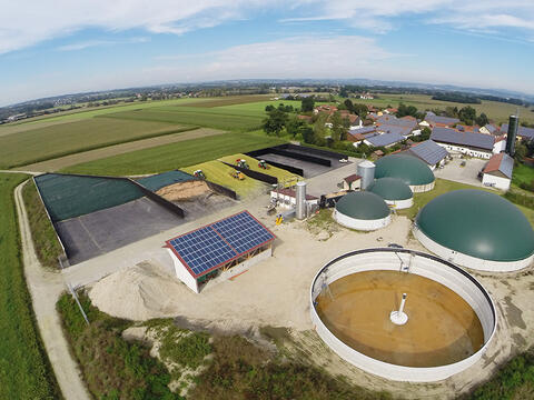 Luftbildaufnahme der Biogasanlage Oberindling. (Quelle: Energie-Atlas Bayern)