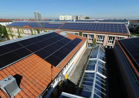 Photovoltaikanlagen auf den Dächern von Garching (Quelle: Energie-Atlas Bayern).
