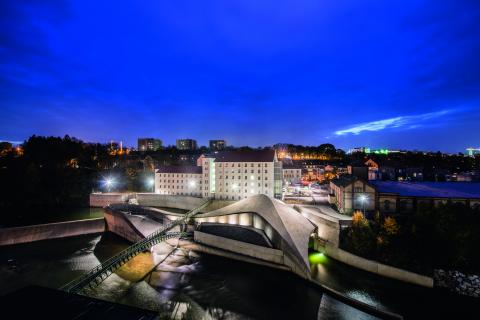 Luftbild des Wasserkraftwerks Keselstraße in Kempten bei Nacht (Bildautor: Bruno Maul)