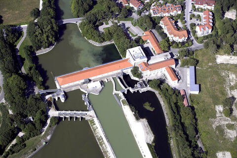 Wasserkraftwerk Finsing am Mittleren-Isar-Kanal (Bildquelle: eon) Wasserkraftwerk Finsing am Mittleren-Isar-Kanal (Bildquelle: eon)