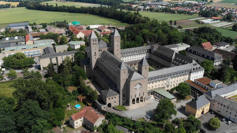 Luftbild der Abtei Münsterschwarzach 