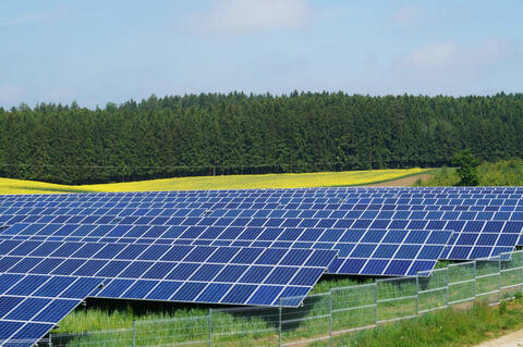 Die PV-Freiflächenanlage in Peising. (Quelle: Energie-Atlas Bayern)