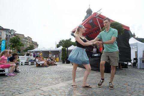 Tanzen unter Freiem Himmel in Aschaffenburg. (Quelle: Tobias Hase)