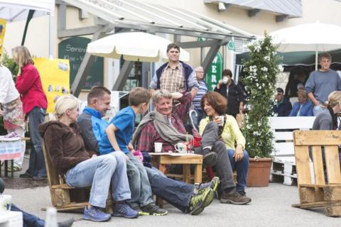 Gemütlichkeit beim Synergie-Festival  in Wertach. (Quelle: Philip Herzhoff)