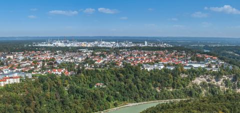 Ausblick auf Burghausen an der Salzach in der Grenzregion Oberbayern Ausblick auf Burghausen an der Salzach in der Grenzregion Oberbayern
