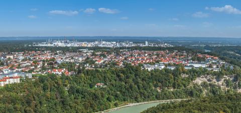 Ausblick auf Burghausen an der Salzach in der Grenzregion Oberbayern