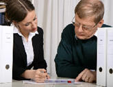 Eine geschäftliche Besprechung (Quelle: 12foto.de - fotolia.com) geschäftliche Besprechung (Quelle: 12foto.de - fotolia.com)