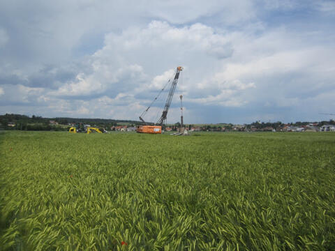 Greiferbrunnenbohrun (Quelle: Simone Walker-Hertkorn).