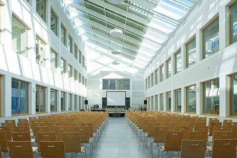 Die Aula von innen (Quelle: Energie-Atlas Bayern)