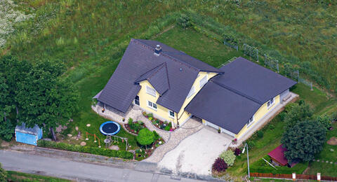 Luftbild des Einfamilienhauses (Quelle: Wolfgang Herold)