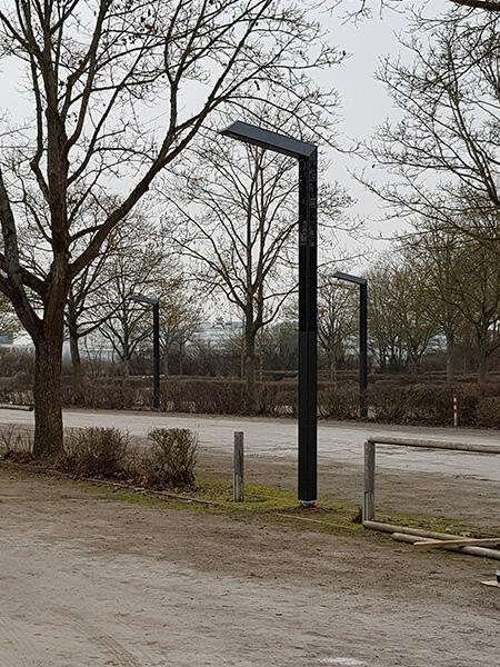 Die Lampen sind autark und damit auch für einen Parkplatz ohne Stromzuführung geeignet. (Quelle: Energie-Atlas Bayern)
