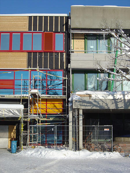 Übergang von der alten Schule zur neuen generalsanierten Schule (Foto: Andreas Repper)