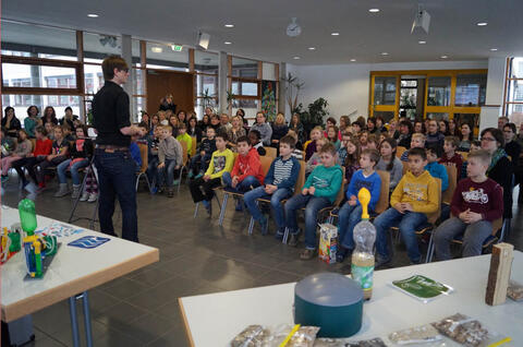 Beim Energietag präsentieren die Kinder ihre selbst gebauten Kraftwerke. (Quelle: Energieagentur Regensburg e.V.)