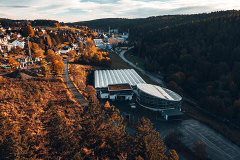 Tropenhaus von oben, mit einer Drohne fotografiert (Quelle: Ralf Schmitt).